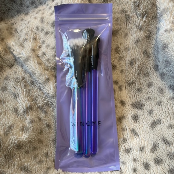 Wingme Cosmetics Halo Series Brush Set - Picture 2 of 3